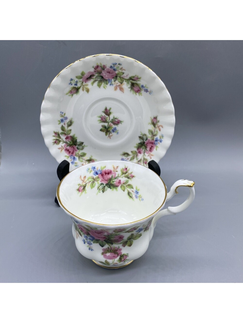Royal Albert Bone China England Moss Rose Tea Cup and Saucer Set ,great conditio
